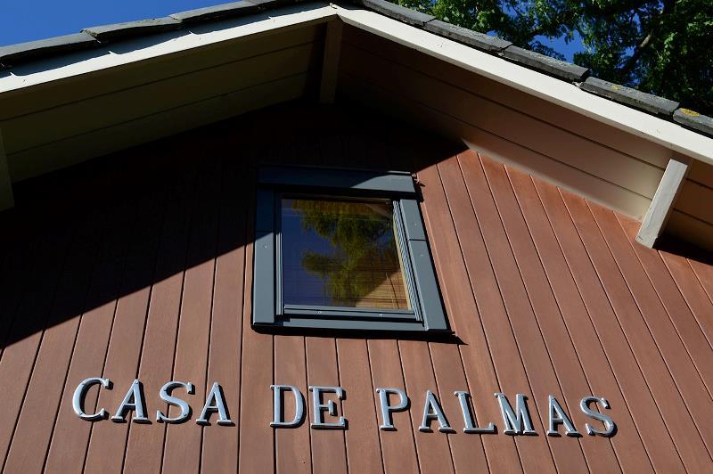 bovenkant huisje met logo casa de palmas